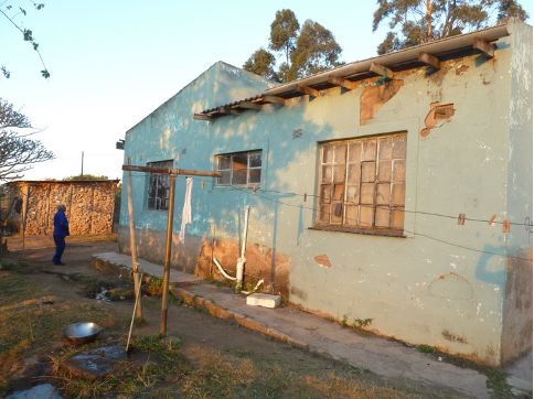 Melmoth 2019 – Team plastering walls